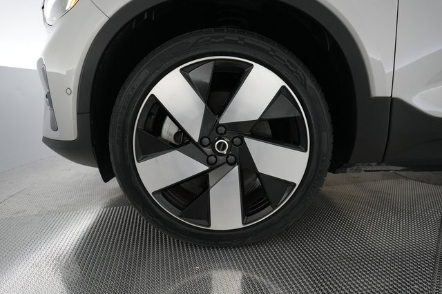 2023 Volvo XC40 Recharge — photo 15 of 26