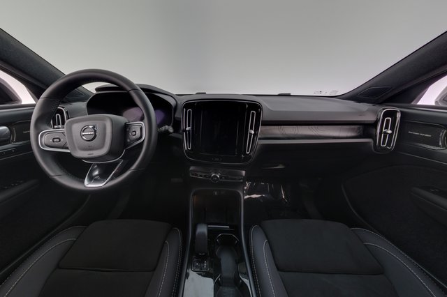 2023 Volvo XC40 Recharge — photo 21 of 26
