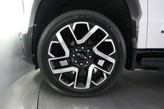 2024 Chevrolet Silverado EV — photo 9 of 23