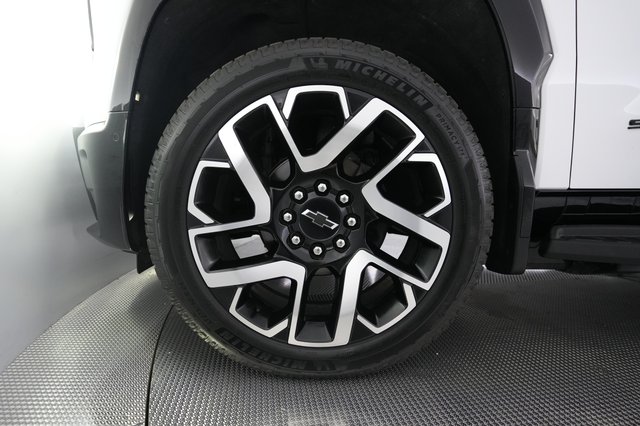 2024 Chevrolet Silverado EV — photo 9 of 23