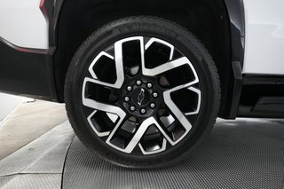 2024 Chevrolet Silverado EV — photo 11 of 23