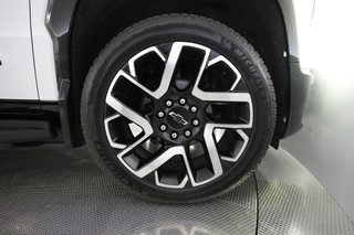 2024 Chevrolet Silverado EV — photo 10 of 23
