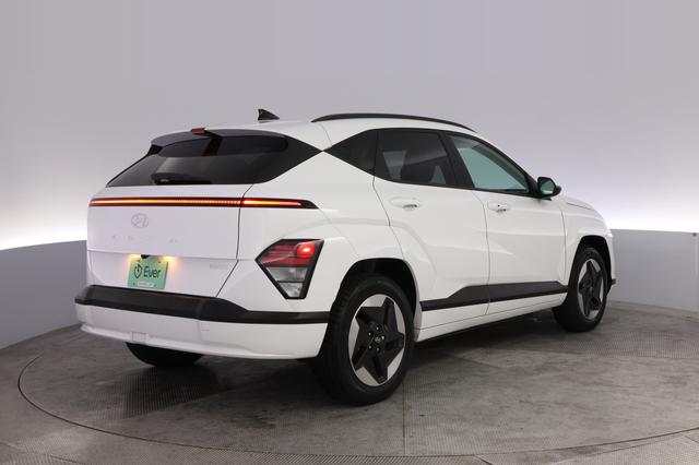 2024 Hyundai Kona Electric — photo 2 of 23
