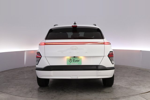 2024 Hyundai Kona Electric — photo 12 of 23