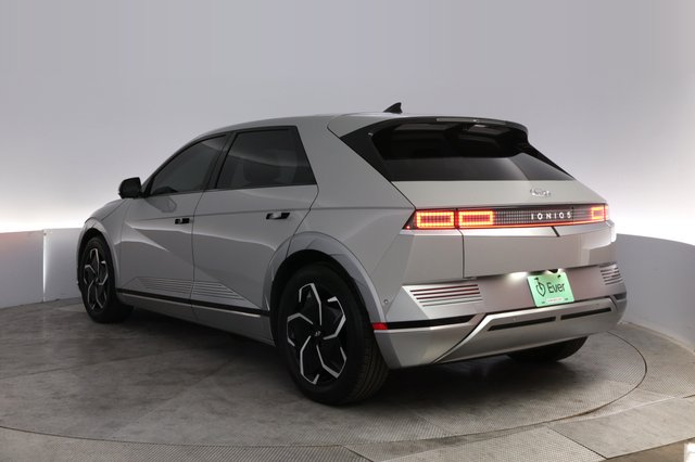 2024 Hyundai IONIQ 5 — photo 13 of 24