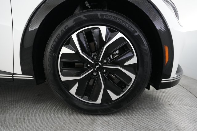 2024 Kia EV6 — photo 16 of 26