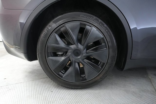 2024 Tesla Model Y — photo 17 of 25