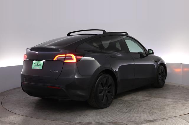 2024 Tesla Model Y — photo 2 of 25