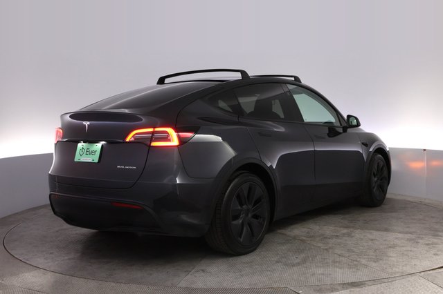 2024 Tesla Model Y — photo 2 of 25