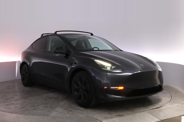 2024 Tesla Model Y — photo 10 of 25