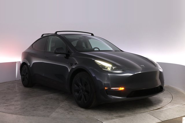 2024 Tesla Model Y — photo 10 of 25