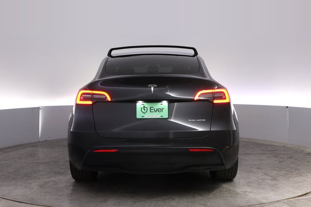 2024 Tesla Model Y — photo 12 of 25