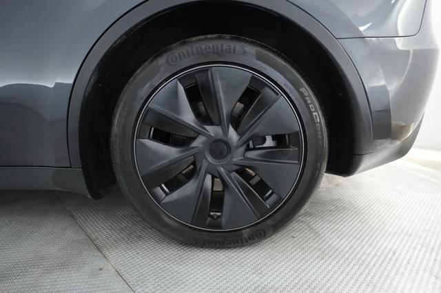 2024 Tesla Model Y — photo 7 of 25