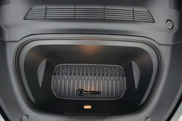 2024 Tesla Model Y — photo 22 of 25