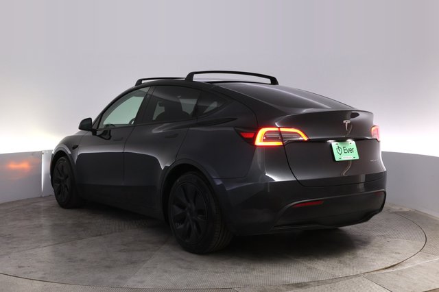 2024 Tesla Model Y — photo 13 of 25