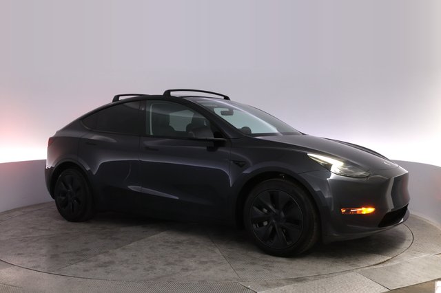 2024 Tesla Model Y — photo 11 of 25