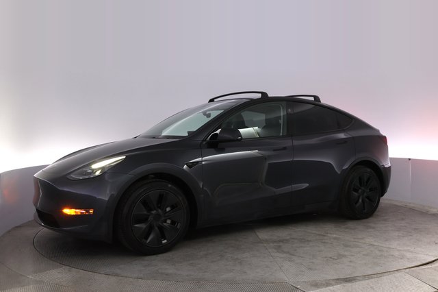 2024 Tesla Model Y — photo 14 of 25