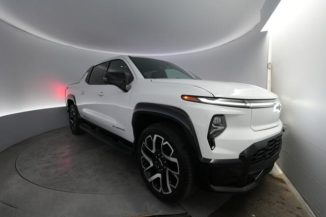 2024 Chevrolet Silverado EV — VIN 1GC40ZELXRU304712