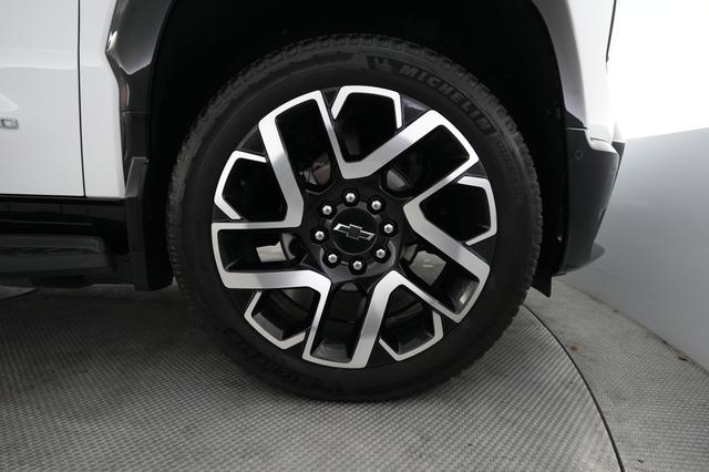 2024 Chevrolet Silverado EV — photo 10 of 16