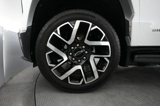 2024 Chevrolet Silverado EV — photo 9 of 16