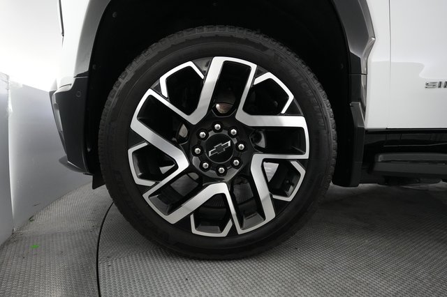 2024 Chevrolet Silverado EV — photo 9 of 16