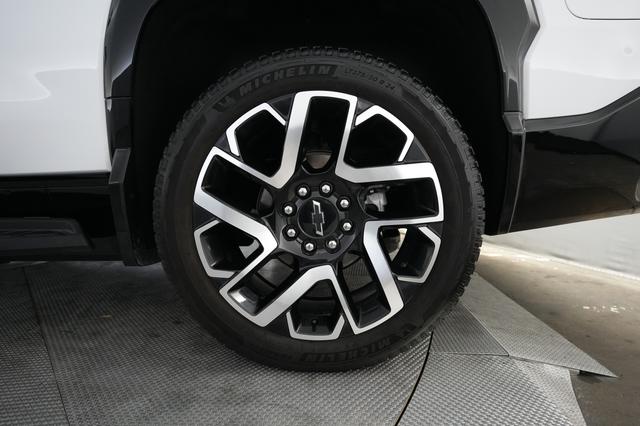 2024 Chevrolet Silverado EV — photo 7 of 16