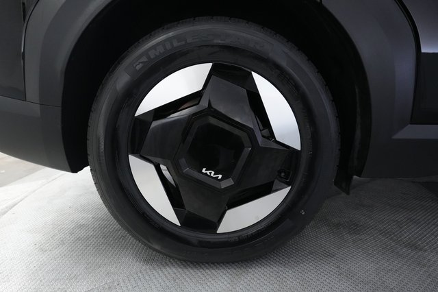 2024 Kia EV9 — photo 17 of 32