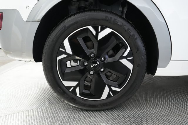 2024 Kia Niro EV — photo 17 of 27
