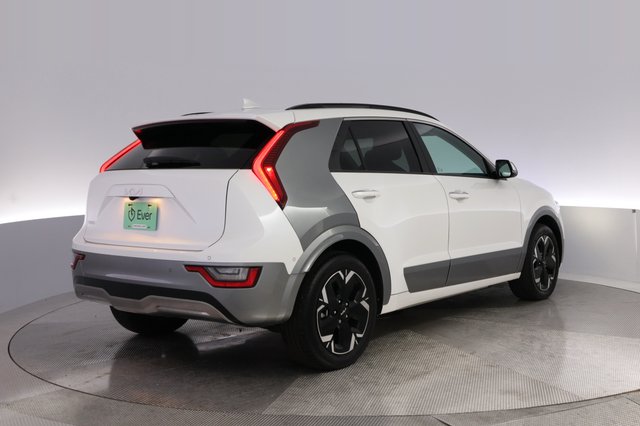 2024 Kia Niro EV — photo 2 of 27
