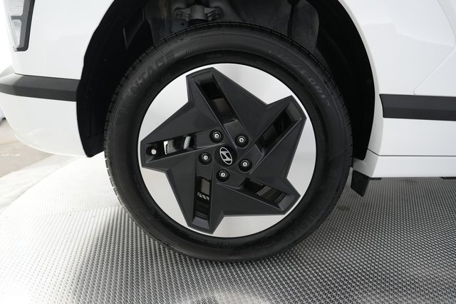 2024 Hyundai Kona Electric — photo 17 of 28
