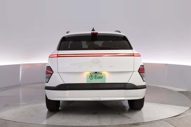2024 Hyundai Kona Electric — photo 12 of 28