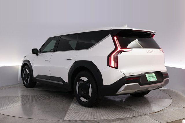 2024 Kia EV9 — photo 13 of 26