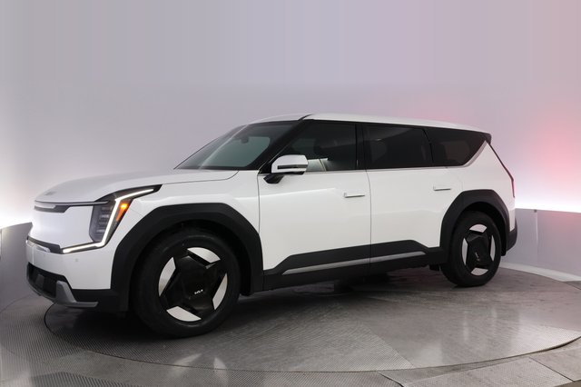 2024 Kia EV9 — photo 14 of 26