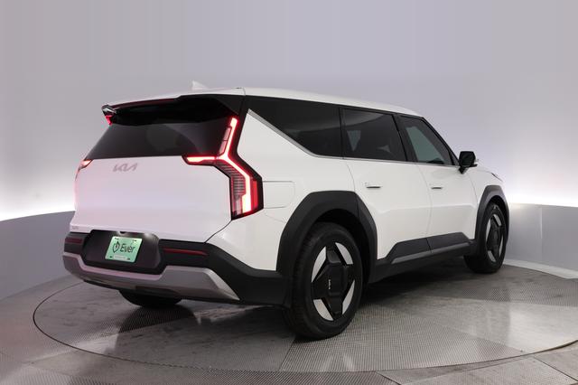 2024 Kia EV9 — photo 2 of 26