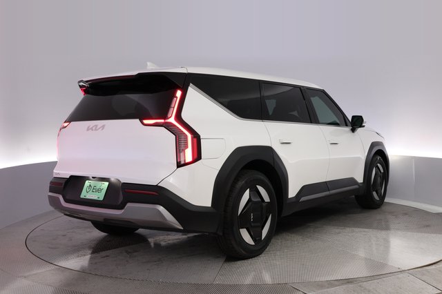 2024 Kia EV9 — photo 2 of 26