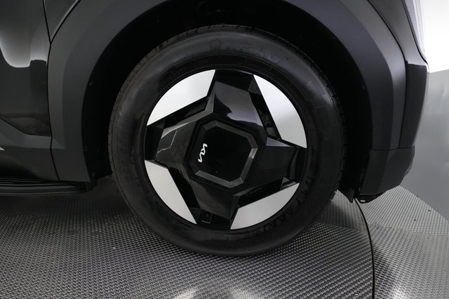 2024 Kia EV9 — photo 16 of 28
