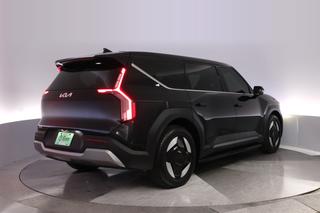 2024 Kia EV9 — photo 2 of 28