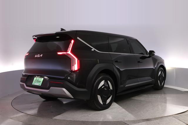 2024 Kia EV9 — photo 2 of 28