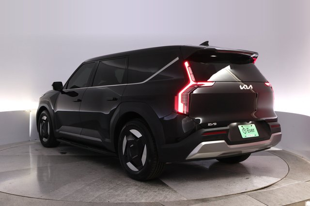 2024 Kia EV9 — photo 13 of 28