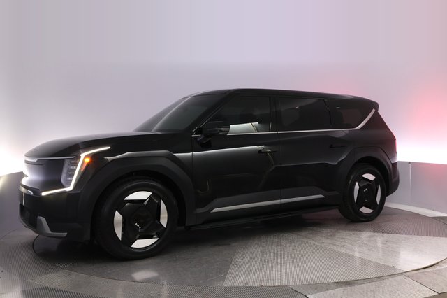 2024 Kia EV9 — photo 14 of 28