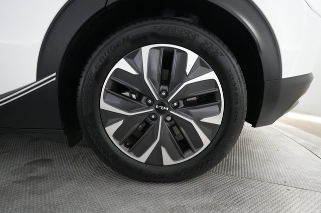 2024 Kia EV6 — photo 7 of 23