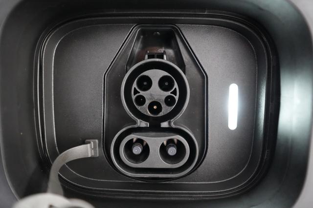 2025 Volvo EX90 — photo 8 of 26