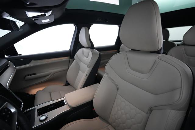 2025 Volvo EX90 — photo 3 of 26