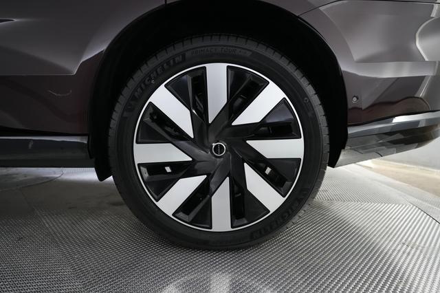 2025 Volvo EX90 — photo 7 of 26