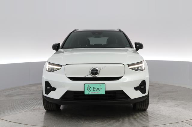 2023 Volvo XC40 Recharge — photo 7 of 26