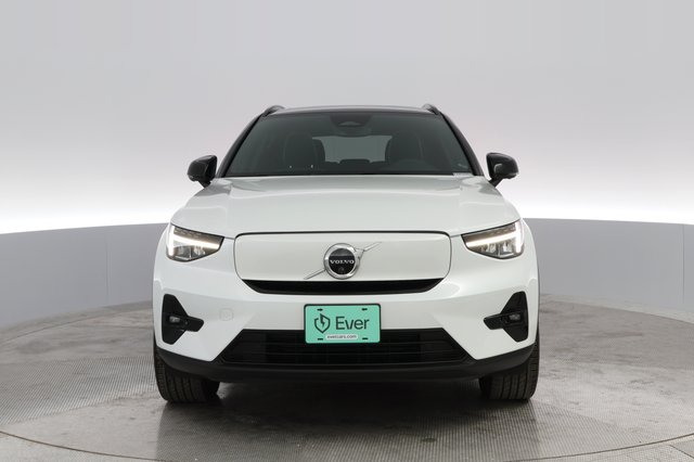 2023 Volvo XC40 Recharge — photo 7 of 26