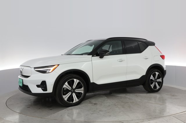 2023 Volvo XC40 Recharge — photo 13 of 26