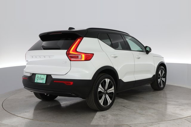 2023 Volvo XC40 Recharge — photo 10 of 26