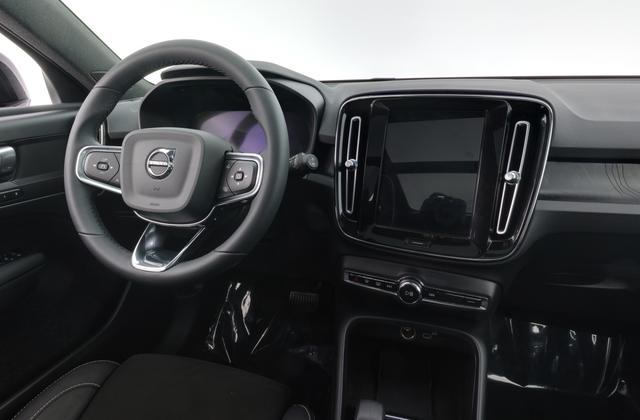 2023 Volvo XC40 Recharge — photo 3 of 26