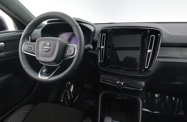 2023 Volvo XC40 Recharge — photo 3 of 26